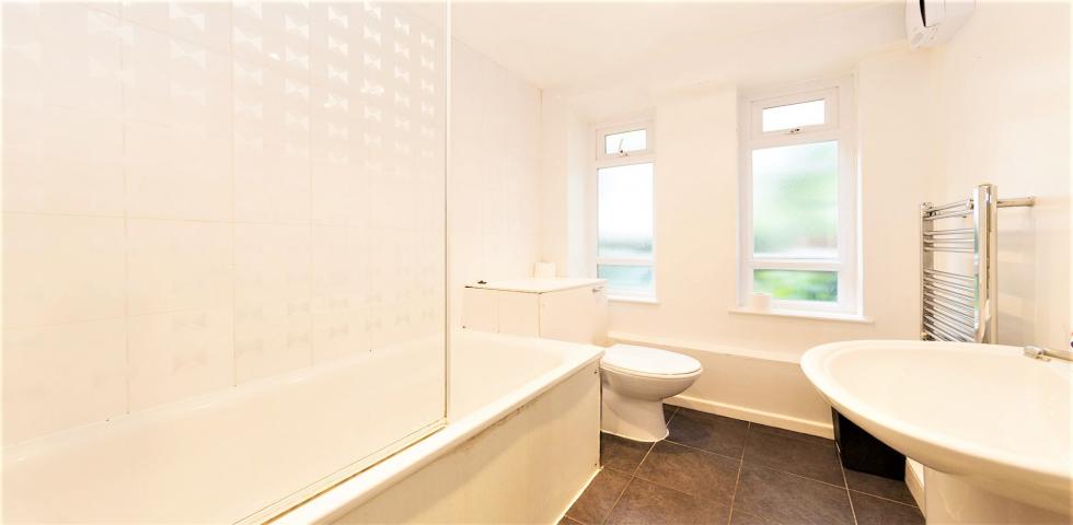 			2 Bedroom, 1 bath, 1 reception Flat			 Mapesbury Road, Brondesbury 